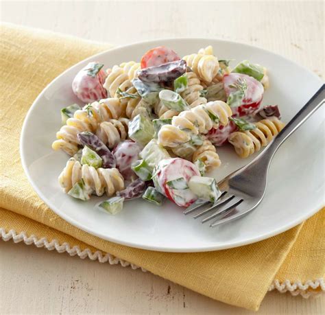 13-healthy-pasta-salad-recipes-all-under-400-calories image