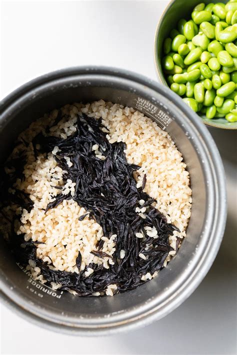 rice-cooker-recipe-edamame-and-hijiki-rice-onolicious image