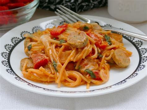 one-pot-sausage-sun-dried-tomato-and-basil-pasta image