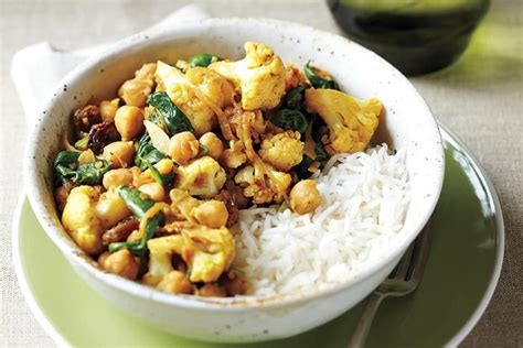 curried-cauliflower-with-chickpeas-canadian-living image
