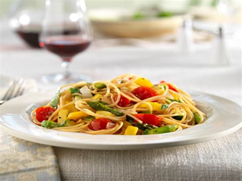 barilla-whole-grain-spaghetti-with-fresh-vegetables image