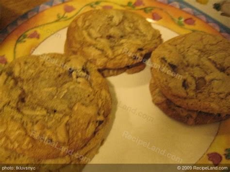 low-calorie-low-fat-chocolate-chip-cookies image