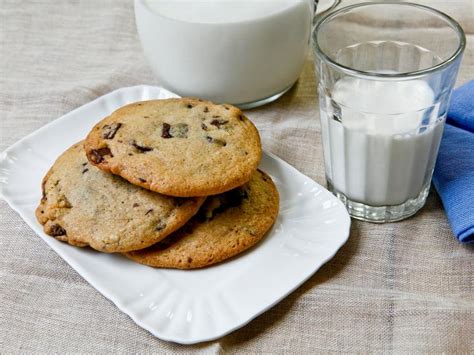 best-ever-chewy-giant-chocolate-chip-cookies-cooking image