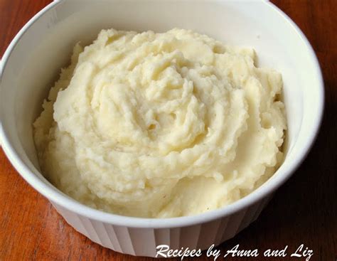 easy-garlic-mashed-potatoes-2-sisters-recipes-by image