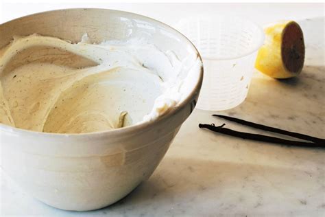 sweet-whipped-ricotta-cream-leites-culinaria image