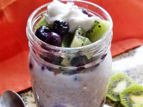kiwi-blueberry-overnight-oats-tasty image