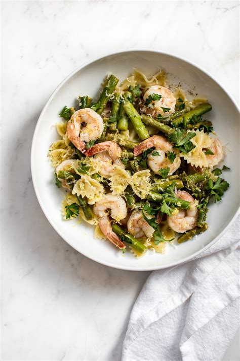 healthy-shrimp-and-asparagus-pasta-recipe-salt image