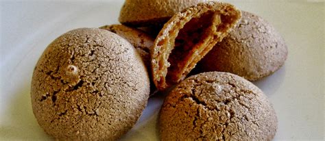 amaretti-di-saronno-traditional-cookie-from image