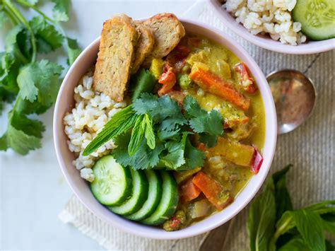 easy-yellow-curry-with-tempeh-nourish-every-day image