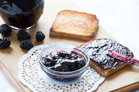 homemade-blackberry-jam-3-ingredients-no-pectin image