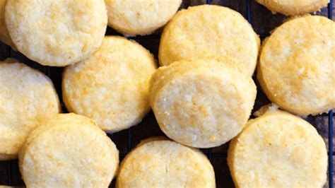 cheddar-cheese-shortbread-crackers image