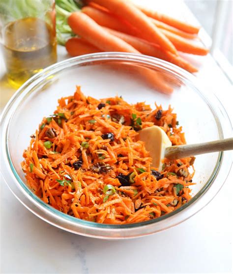 sweet-crunchy-carrot-salad-detoxinista image