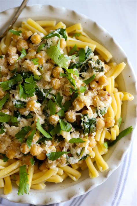 creamy-chickpea-pasta-with-spinach-the-quick-journey image