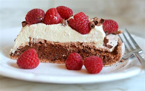 double-chocolate-pavlova-with-mascarpone-cream image
