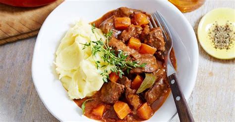 easy-beef-and-red-wine-casserole-with-mashed image