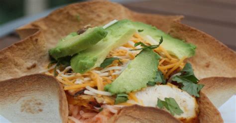 grilled-lime-chicken-taco-salad-theclassychaptercom image