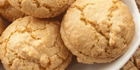 chewy-almond-macaroons-eats-by image