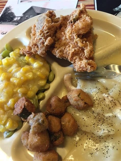 the-ultimate-fried-chicken-bucket-list-for-mississippi-will image