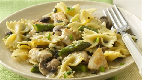 bow-ties-with-chicken-and-asparagus image