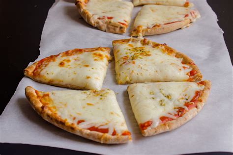 quick-and-easy-pita-pizza-just-3-minutes-gimme image