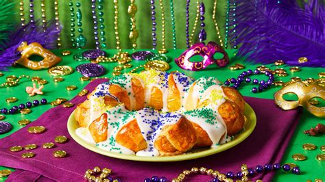 easy-king-cake-recipe-with-crescent-rolls-the-fresh image