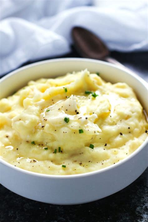 easy-mashed-potatoes-with-sour-cream-platings image