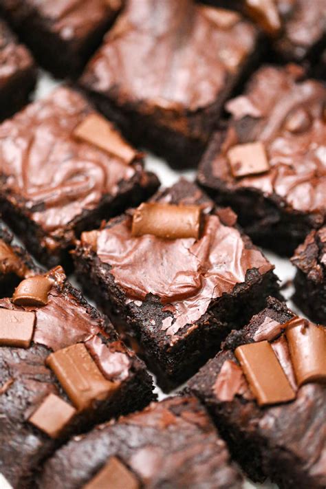 fudgy-chocolate-chunk-brownies-recipelioncom image
