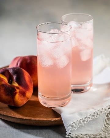 georgia-peach-mr-boston-drinks image