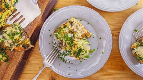 rachaels-spinach-bacon-and-mushroom-frittata image