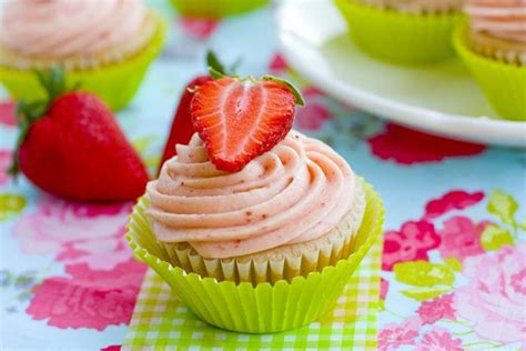 fresh-strawberry-cupcakes-recipe-made-completely image