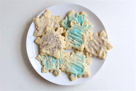 sugar-cookies-and-buttercream-frosting-food image