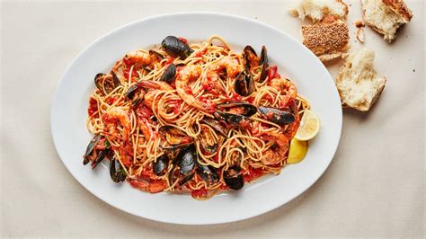 seafood-spaghetti-with-mussels-and-shrimp image