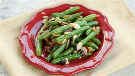 green-beans-with-almonds-and-bacon image