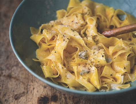 pasta-with-gorgonzola-a-quick-and-simple-dinner image