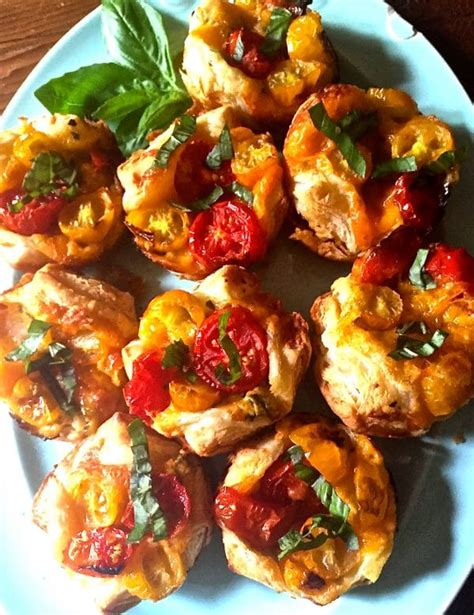 muffin-pan-tomato-tarts-with-puff-pastry-easy image