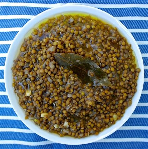 greek-lentil-soup-fakes-olive-tomato image