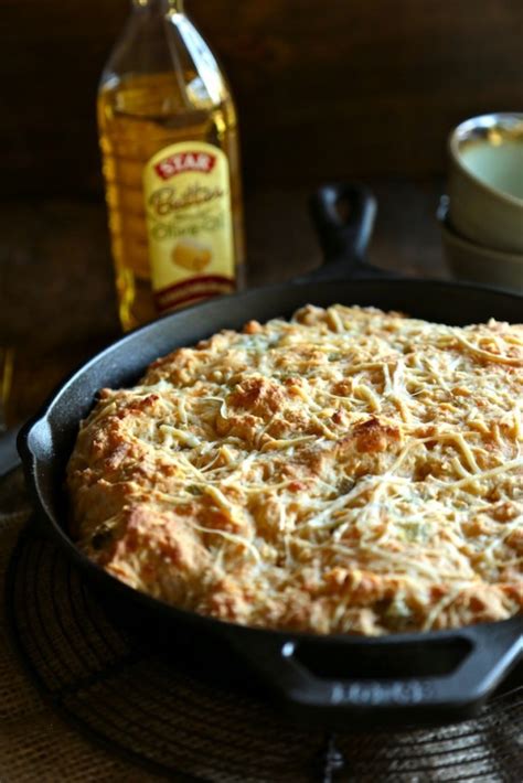 cheesy-green-chile-skillet-beer-bread-country-cleaver image