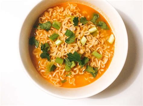 20-minute-spicy-sriracha-ramen-noodle-soup-butter image