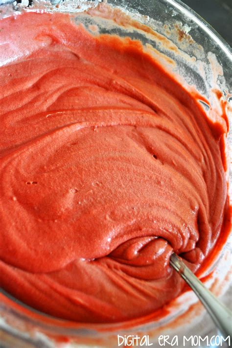 waldorf-astoria-red-velvet-cake-mama-plus-one image