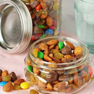 homemade-trail-mix-with-chocolate-and-nuts-cook image