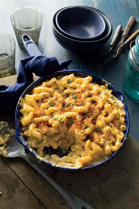skillet-mac-and-cheese-with-crispy-breadcrumbs image