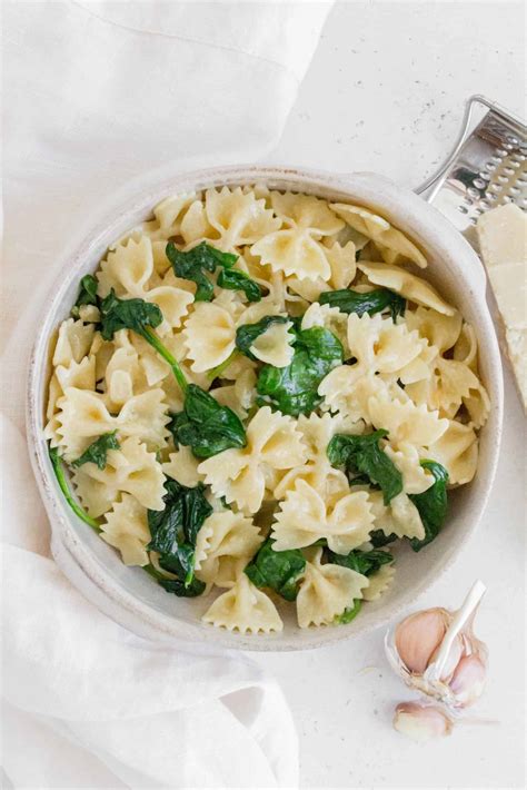5-ingredient-garlicky-butter-pasta-with-spinach image