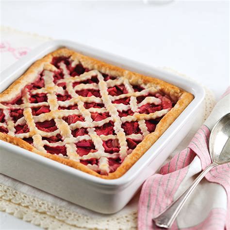 strawberry-rhubarb-pie-recipe-cooking-with-paula image