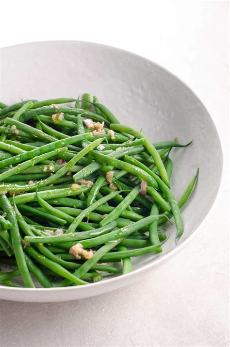 french-green-beans-haricots-verts-with-shallot-vinaigrette image
