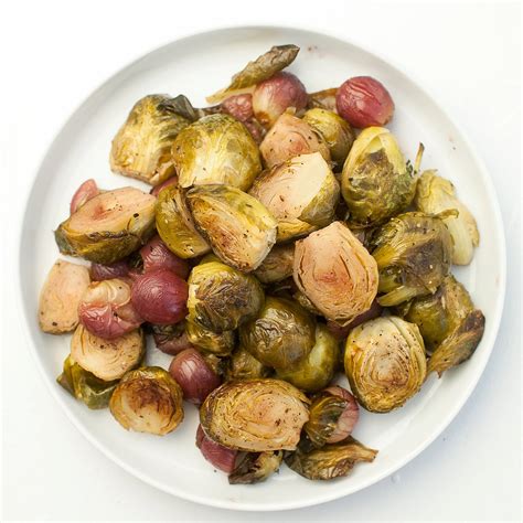 roasted-brussel-sprouts-recipe-w-grapes-eat-with image