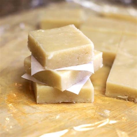 raw-macadamia-nut-fudge-squares-detoxinista image