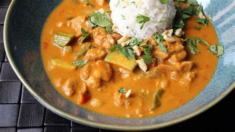 how-to-make-chicken-with-peanut-curry-sauce image