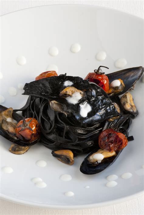 squid-ink-pasta-with-mussels-recipe-great-italian-chefs image