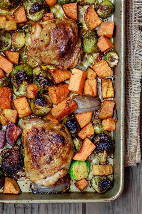 sheet-pan-paprika-chicken-and-vegetables-the image