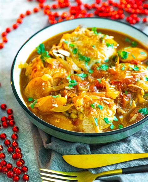 chicken-tagine-with-apricots-and-almonds-caramel image
